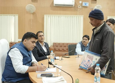 कलेक्टर ने जनदर्शन – अधिकारियों को प्रकरणों की जांच कर शीघ्रता से निराकरण के दिए निर्देश 