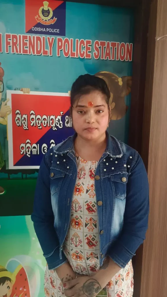 अश्लील डांस मामले में बड़ी कार्रवाई, ओडिशा की डांसर सुचित्रा जेना गिरफ्तार, एक और डांसर की तलाश जारी