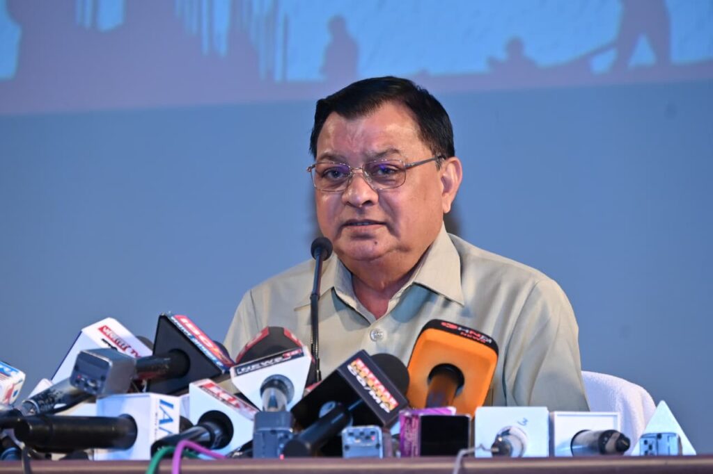 श्रम मंत्री लखनलाल देवांगन&nbsp; ने की पत्रकारो से चर्चा,श्रम विभाग की गतिविधियों एवं उपलब्धियों के संबंध में दी जानकारी