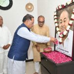 मुख्यमंत्री विष्णु देव साय ने स्वर्गीय श्याम सुन्दर अग्रवाल को दी श्रद्धांजलि