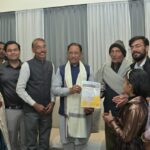 मुख्यमंत्री विष्णुदेव साय ने पीएम सूर्यघर मुफ्त बिजली योजना के अंतर्गत स्थापित सोलर सिस्टम का किया निरीक्षण