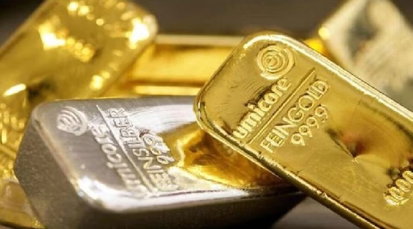 रिकॉर्ड तेजी के बाद सोना-चांदी में जोरदार गिरावट: चांदी 24 हजार और सोना 8 हजार रुपये टूटा