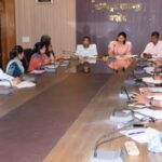 राजस्व मामलों के निपटारे में तेजी लाएं अधिकारी : जिला कलेक्टर की सख्त हिदायत