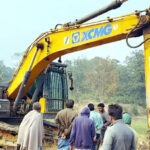 रायगढ़ जिले के इस इलाके में माफिया चला रहे हैं समानांतर कोयला खदान, प्रशासन की छापेमारी में पोकलेन मशीन जब्त