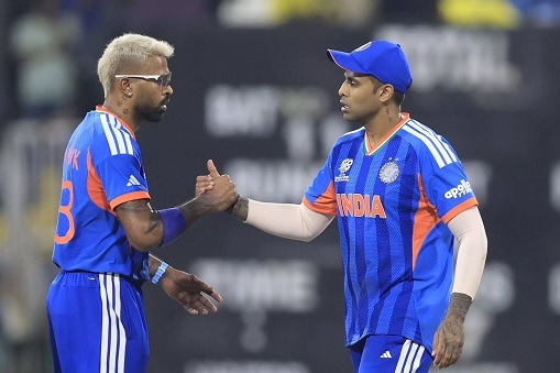 भारत-पाक मुकाबले में टीम इंडिया का जलवा, देश में जश्न का माहौल