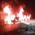 तीन ट्रेलर आपस में भिड़े, आग का गोला बनी गाड़ियां, जिंदा जल गया एक चालक, दूसरा गंभीर