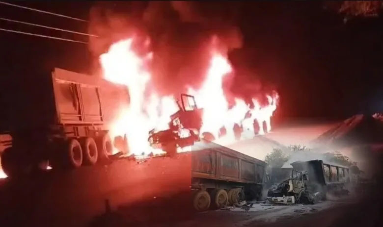 तीन ट्रेलर आपस में भिड़े, आग का गोला बनी गाड़ियां, जिंदा जल गया एक चालक, दूसरा गंभीर