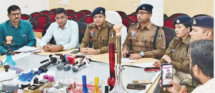 हुक्का-ई सिगरेट का अवैध कारोबार उजागर 25 लाख का स्टॉक जब्त