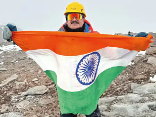 प्रदीप ने अकोंकागुआ चोटी पर फहराया तिरंगा