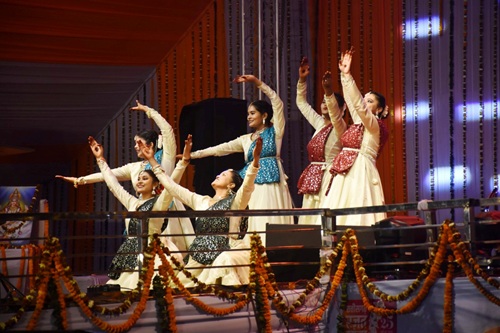 लोकसंगीत और बॉलीवुड सुरों से सजा मैनपाट महोत्सव का दूसरा दिन