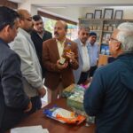 भारतीय कृषि अनुसंधान परिषद के महानिदेशक ने आईजीकेवी उत्पाद विक्रय काउंटर का किया अवलोकन