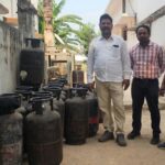 गैस सिलेंडरों की कालाबाजारी पर प्रशासन सख्त, होटल संचालक पर मामला दर्ज