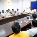 लापरवाही और नियम उल्लंघन पर संबंधित बस ऑपरेटरों के विरुद्ध होगी कार्रवाई : कलेक्टर व्यास