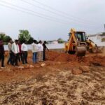 गोकुलपुर में अवैध प्लॉटिंग पर बड़ी कार्रवाई, सड़क निर्माण ध्वस्त कर सामग्री जब्त