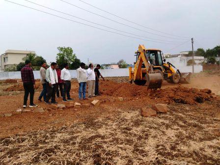 गोकुलपुर में अवैध प्लॉटिंग पर बड़ी कार्रवाई, सड़क निर्माण ध्वस्त कर सामग्री जब्त