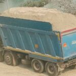 बिजली कारखाने की राख ढोने वाले ओवरलोड डंपरों से बढ़ा खतरा, जिला प्रशासन की चुप्पी पर उठ रहे सवाल​