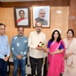 अंतरराष्ट्रीय महिला दिवस पर राज्यपाल ने स्मिता सिंह को सम्मानित किया