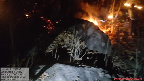 जशपुर वनमंडल में दो स्थानों पर लगी आग पर रातों-रात पाया गया नियंत्रण