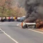 बास्तानार घाट में चलती कार में लगी आग, जलकर हुआ खाक