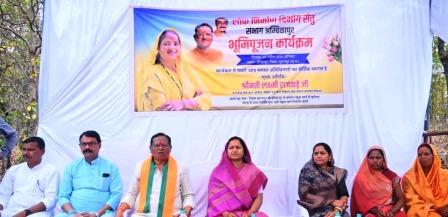 मंत्री लक्ष्मी राजवाड़े ने 13.22 करोड़ रूपये के विकास कार्यों का किया शुभारंभ