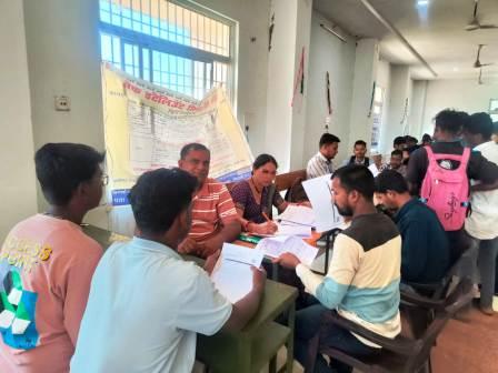 सूरजपुर में रोजगार मेला संपन्न : 396 पदों के लिए 124 अभ्यर्थियों का प्रारंभिक चयन