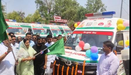 मंत्री लक्ष्मी राजवाड़े ने 09 नई 108 एम्बुलेंस को दिखाई हरी झंडी