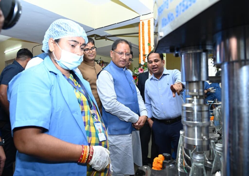 ‘झरिया’ ने बदली तस्वीर: रायपुर में एल्कलाइन वाटर प्लांट बना महिला सशक्तिकरण का नया मॉडल