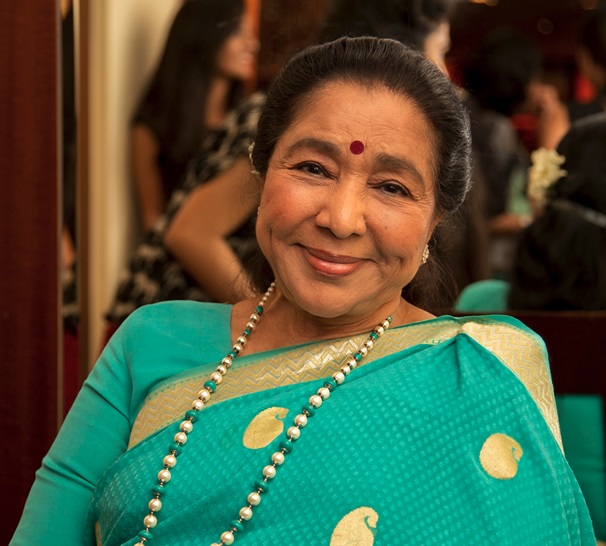 सुरों की मल्लिका’ आशा भोसले का निधन, संगीत जगत में शोक की लहर