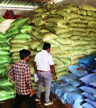 अनियमितता पर दो कृषि केंद्रों को कारण बताओ नोटिस जारी