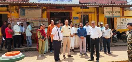 कलेक्टर वसंत ने लखनपुर विकासखण्ड का किया दौरा