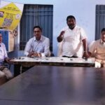 विशेष ग्राम सभा में ग्रामवासियों को जनगणना के सम्बन्ध किया जा रहा है जागरुक