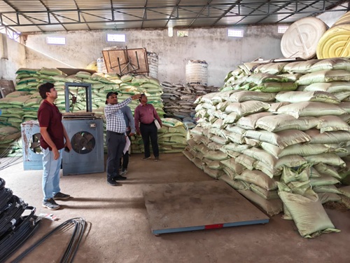 अनियमितता पर दो कृषि केंद्रों को कारण बताओ नोटिस जारी