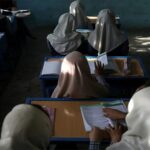 पेशावर विवि के कर्मचारी वेतन-पेंशन के लिए सड़क पर उतरे, पाकिस्तान में वित्तीय संकट गहराया