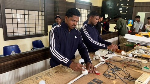 अंधेरे से उजाले की ओर पुनर्वास नीति से संवरा विनोद का भविष्य