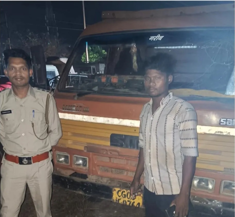 खनिज विभाग की बड़ी कार्रवाई, अवैध रेत परिवहन करते 2 माजदा वाहन जप्त
