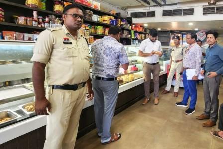 जिले में दवा और खाद्य सामग्री की जांच तेज, टीमों की लगातार छापेमारी