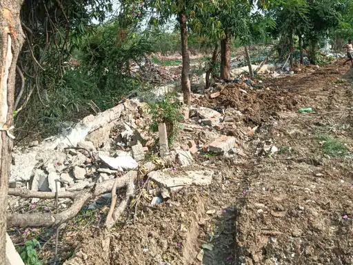 निरंजन धर्मशाला की अवैध जमीन पर प्रशासन का एक्शन, बुलडोजर से हटाया कब्जा