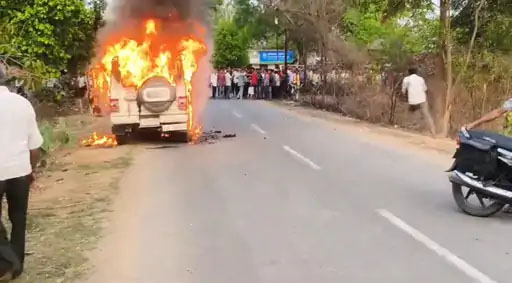 सूरजपुर में बड़ा हादसा टला: बोलेरो में अचानक भड़की आग, मासूम बाल-बाल बचा
