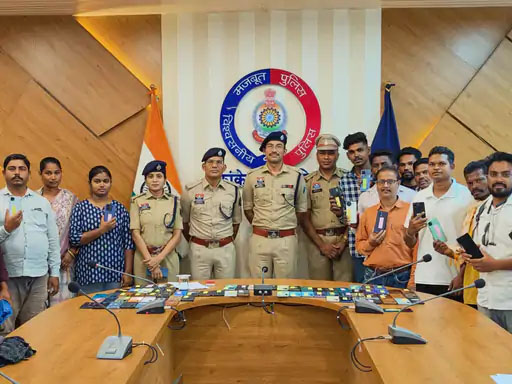 कांकेर पुलिस ने CEIR पोर्टल और साइबर सेल की मदद से खोजे फोन, मालिकों को लौटाए