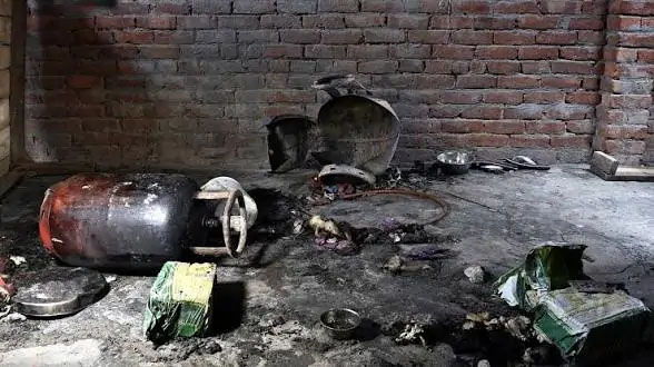 सिलेंडर ब्लास्ट होने से एक ही परिवार के 4 सदस्यों की मौत