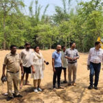 ऑक्सीजोन में जप्त 54 ट्रेक्टर-ट्रॉली रेत को पुन: शिवनाथ नदी में डाला गया