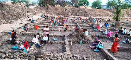 मनरेगा में बेमेतरा की बड़ी उपलब्धि : 70 हजार परिवारों को मिला रोजगार