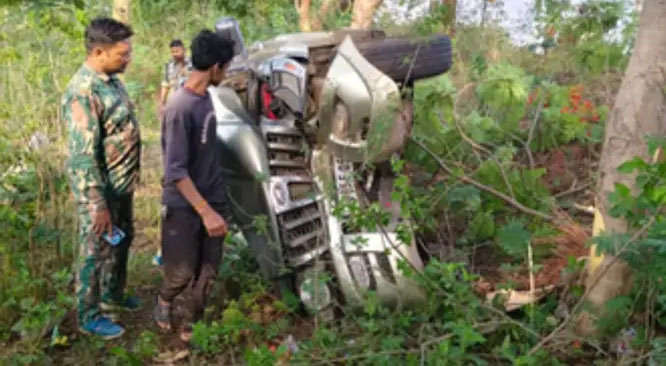 चलती स्कॉर्पियो का टायर फटा, हादसे में 6 लोग घायल