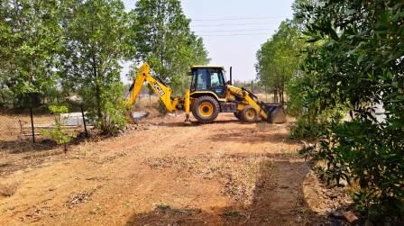 ग्राम मनगट्टा में अवैध प्लाटिंग पर आज सुबह प्रशासन ने चलाया बुलडोजर
