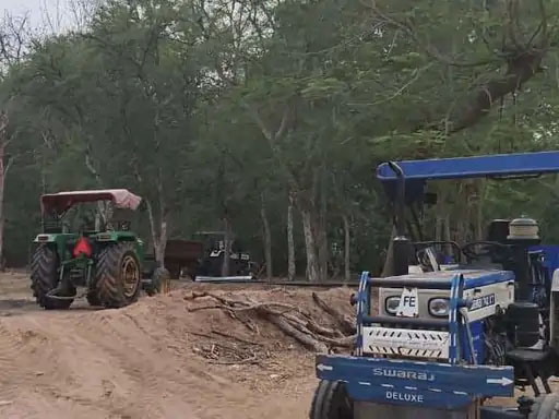 रेत माफियाओं पर प्रशासन का एक्शन: भंवरमरा ऑक्सीजोन से वाहन जब्त