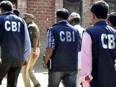 दुर्ग में CBI की बड़ी कार्रवाई: वेटलिफ्टर और बॉडी बिल्डर गिरफ्तार, लाखों कैश बरामद