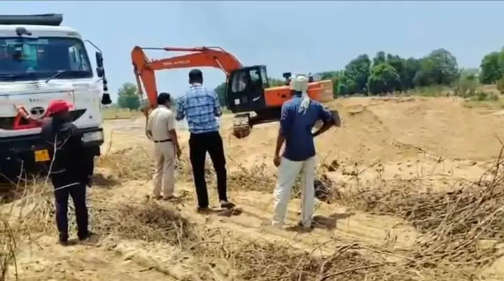 केवई नदी में अवैध रेत खनन पर प्रशासन की बड़ी कार्रवाई, 9 हाईवा और चैन माउंटेन मशीन जब्त