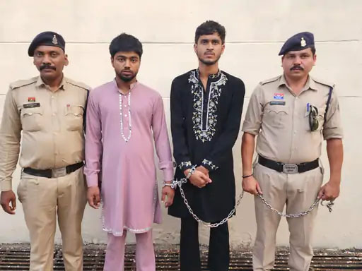 नागपुर के दो युवक गिरफ्तार: कांस्टेबल को कुचलने की कोशिश, कार से संदिग्ध सामग्री बरामद
