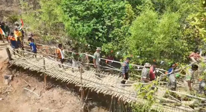 ग्रामीणों को मिली राहत: ITBP ने सहयोग से तैयार किया 60 मीटर का लकड़ी-बांस पुल