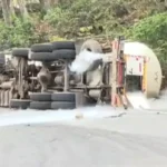 केशकाल घाट में ब्रेक फेल होने पर ऑक्सीजन से भरा टैंकर अनियंत्रित होकर पलटा, चालक घायल
